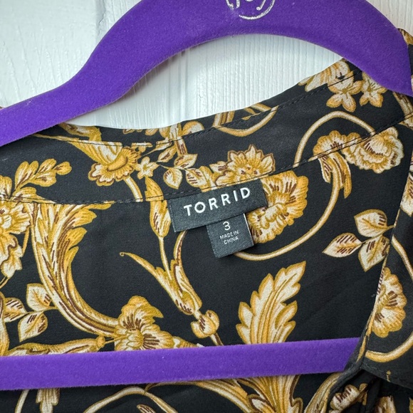 Torrid Black and Gold Paisley Blouse 3/4 sleeve - Picture 2 of 2